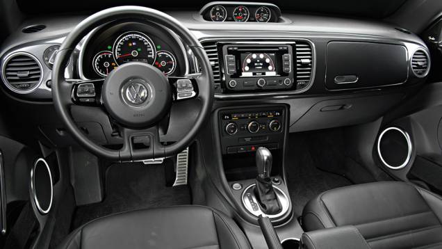 Volante multifuncional, opcional, tem borboletas de câmbio | <a href="https://preprod.quatrorodas.abril.com.br/carros/comparativos/citroen-ds3-x-volkswagen-fusca-735122.shtml" rel="migration">Leia mais</a> | <a href="https://preprod.quatrorodas.abril.com.br/galerias/citroen/fusca-ed-02-2013-" rel="migration"></a> Volante multifuncional, opcional, tem borboletas de câmbio | <a href="https://preprod.quatrorodas.abril.com.br/carros/comparativos/citroen-ds3-x-volkswagen-fusca-735122.shtml" rel="migration">Leia mais</a> | <a href="https://preprod.quatrorodas.abril.com.br/galerias/citroen/fusca-ed-02-2013-" rel="migration"></a>