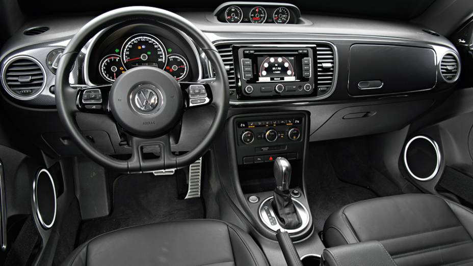 Volante multifuncional, opcional, tem borboletas de c&acirc;mbio | <a href="https://preprod.quatrorodas.abril.com.br/carros/comparativos/citroen-ds3-x-volkswagen-fusca-735122.shtml" rel="migration">Leia mais</a> | <a href="https://preprod.quatrorodas.abril.com.br/galerias/citroen/fusca-ed-02-2013-" rel="migration"></a>