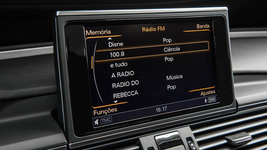 Painel de instrumentos exibe tudo o que o motorista precisa de informa&ccedil;&otilde;es | <a href="https://preprod.quatrorodas.abril.com.br/carros/testes/audi-s7-sportback-739614.shtml" rel="migration">Leia mais</a>