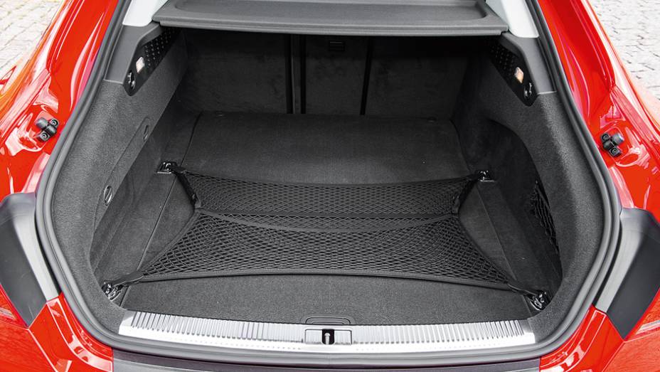 Porta-malas: espaço para 535 litros de bagagem | <a href="https://preprod.quatrorodas.abril.com.br/carros/testes/audi-s7-sportback-739614.shtml" rel="migration">Leia mais</a>