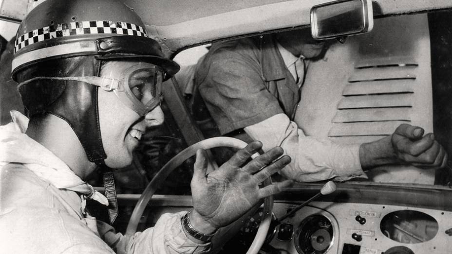 A primeira corrida com um DKW, nas Mil Milhas de 1959 | <a href="https://preprod.quatrorodas.abril.com.br/reportagens/classicos/bird-clemente-homem-tempo-740103.shtml" rel="migration">Leia mais</a> A primeira corrida com um DKW, nas Mil Milhas de 1959 | <a href="https://preprod.quatrorodas.abril.com.br/reportagens/classicos/bird-clemente-homem-tempo-740103.shtml" rel="migration">Leia mais</a>