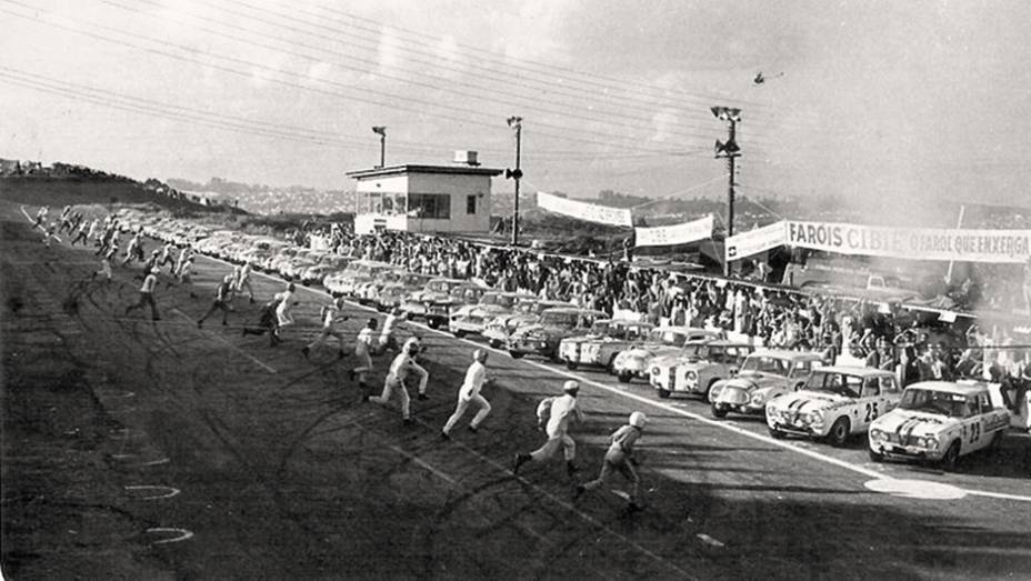 Bird e Marinho: pilotos consagrados na equipe Vemag | <a href="https://preprod.quatrorodas.abril.com.br/reportagens/classicos/bird-clemente-homem-tempo-740103.shtml" rel="migration">Leia mais</a> Bird e Marinho: pilotos consagrados na equipe Vemag | <a href="https://preprod.quatrorodas.abril.com.br/reportagens/classicos/bird-clemente-homem-tempo-740103.shtml" rel="migration">Leia mais</a>