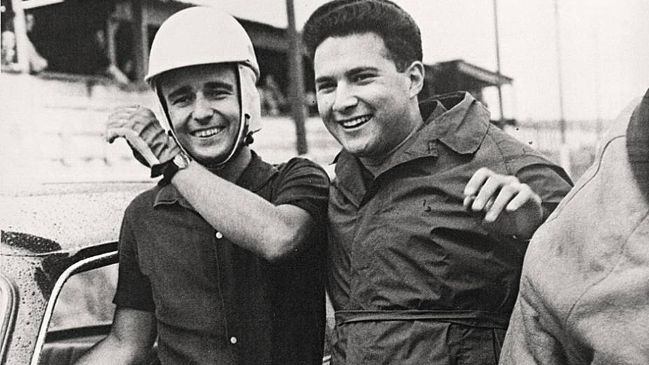 Em 1960, o DKW 18 chega para vistoria, antes das Mil Milhas | <a href="https://preprod.quatrorodas.abril.com.br/reportagens/classicos/bird-clemente-homem-tempo-740103.shtml" rel="migration">Leia mais</a> Em 1960, o DKW 18 chega para vistoria, antes das Mil Milhas | <a href="https://preprod.quatrorodas.abril.com.br/reportagens/classicos/bird-clemente-homem-tempo-740103.shtml" rel="migration">Leia mais</a>