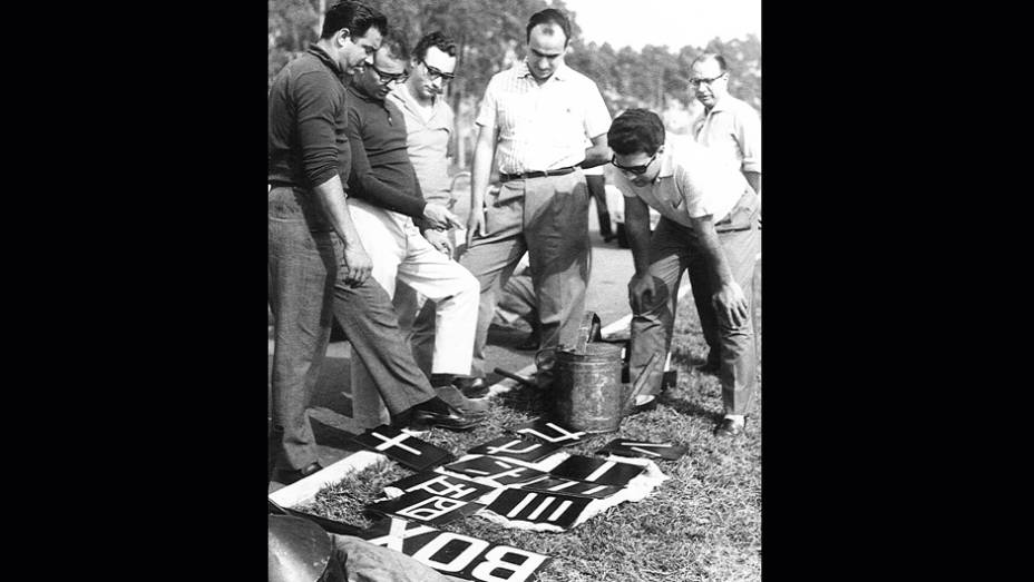 A equipe aprendendo japonês | <a href="https://preprod.quatrorodas.abril.com.br/reportagens/classicos/bird-clemente-homem-tempo-740103.shtml" rel="migration">Leia mais</a> A equipe aprendendo japonês | <a href="https://preprod.quatrorodas.abril.com.br/reportagens/classicos/bird-clemente-homem-tempo-740103.shtml" rel="migration">Leia mais</a>