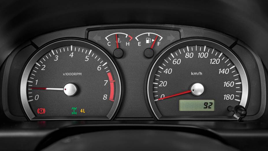 Quadro de instrumentos oferece o essencial | <a href="https://preprod.quatrorodas.abril.com.br/carros/testes/suzuki-jimny-737775.shtml" rel="migration">Leia mais</a> Quadro de instrumentos oferece o essencial | <a href="https://preprod.quatrorodas.abril.com.br/carros/testes/suzuki-jimny-737775.shtml" rel="migration">Leia mais</a>