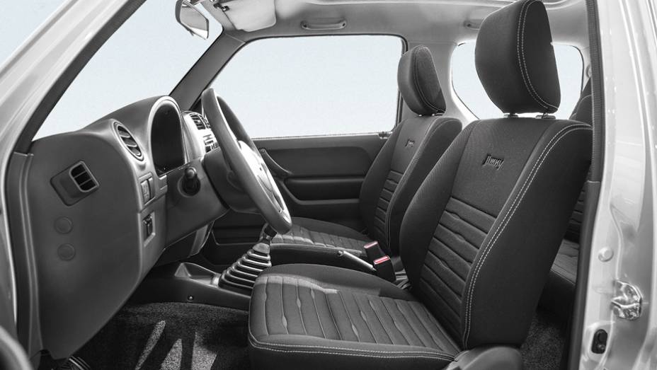 Coluna de direção e assento não contam com ajuste de altura | <a href="https://preprod.quatrorodas.abril.com.br/carros/testes/suzuki-jimny-737775.shtml" rel="migration">Leia mais</a> Coluna de direção e assento não contam com ajuste de altura | <a href="https://preprod.quatrorodas.abril.com.br/carros/testes/suzuki-jimny-737775.shtml" rel="migration">Leia mais</a>