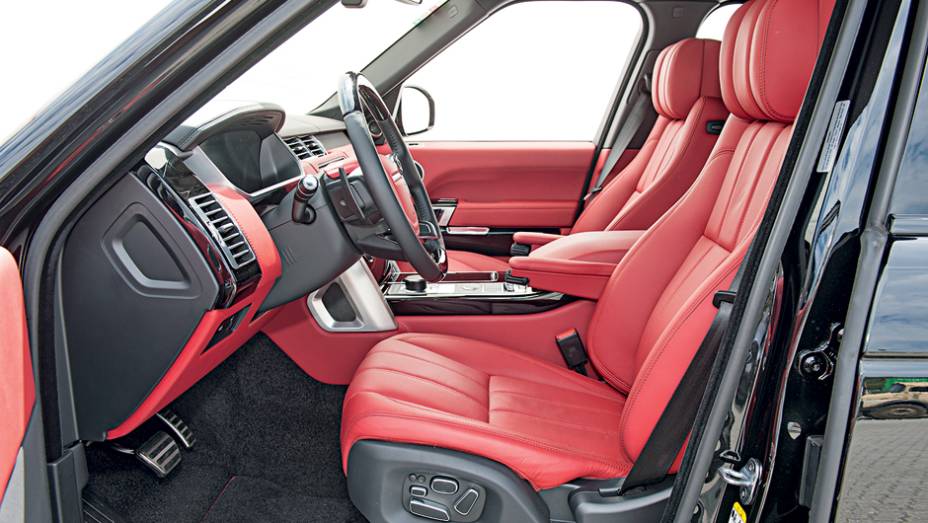 H&aacute; ajustes el&eacute;tricos na coluna de dire&ccedil;&atilde;o... | <a href="https://preprod.quatrorodas.abril.com.br/carros/testes/land-rover-range-rover-vogue-738240.shtml" rel="migration">Leia mais</a>