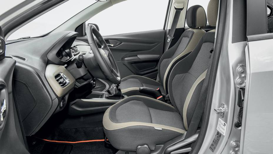 Posi&ccedil;&atilde;o de dirigir e espaço na dianteira... | <a href="https://preprod.quatrorodas.abril.com.br/carros/testes/chevrolet-prisma-ltz-1-4-737233.shtml" rel="migration">Leia mais</a>