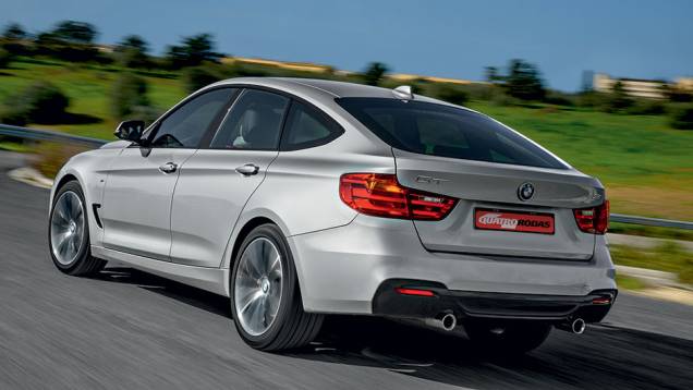 Tampa do porta-malas incorpora o vidro traseiro | <a href="https://preprod.quatrorodas.abril.com.br/carros/impressoes/bmw-335i-gt-740953.shtml" rel="migration">Leia mais</a> Tampa do porta-malas incorpora o vidro traseiro | <a href="https://preprod.quatrorodas.abril.com.br/carros/impressoes/bmw-335i-gt-740953.shtml" rel="migration">Leia mais</a>