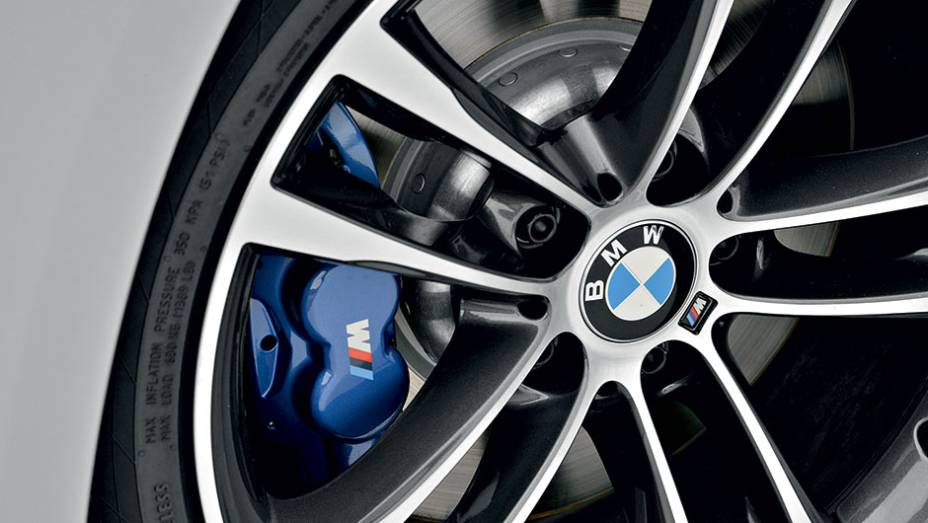 Freio com a marca da divisão Motorsport | <a href="https://preprod.quatrorodas.abril.com.br/carros/impressoes/bmw-335i-gt-740953.shtml" rel="migration">Leia mais</a>