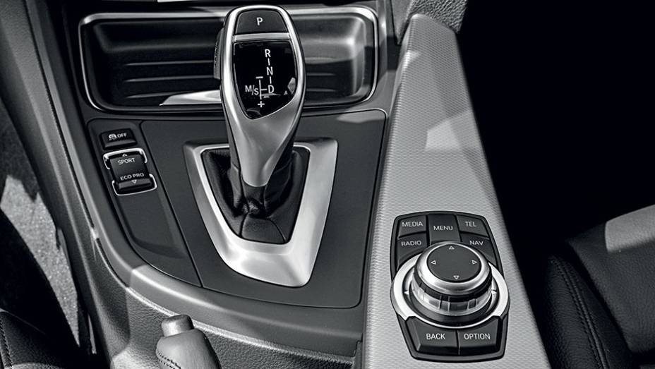 C&acirc;mbio automatizado de oito marchas e dupla embreagem | <a href="https://preprod.quatrorodas.abril.com.br/carros/impressoes/bmw-335i-gt-740953.shtml" rel="migration">Leia mais</a>