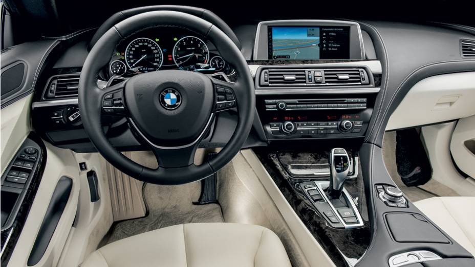 Interior claro é belo, mas suja só com o olhar | <a href="https://preprod.quatrorodas.abril.com.br/carros/lancamentos/bmw-serie-6-gran-coupe-740122.shtml" rel="migration">Leia mais</a>