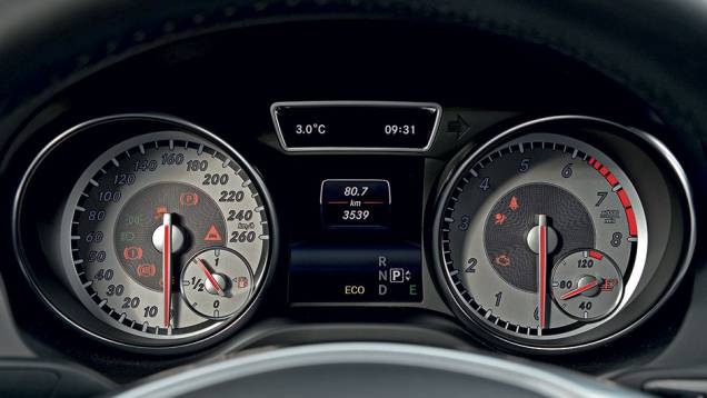 Mostradores brancos com interior cinza... | <a href="https://preprod.quatrorodas.abril.com.br/carros/impressoes/mercedes-benz-cla-250-740748.shtml" rel="migration">Leia mais</a> Mostradores brancos com interior cinza... | <a href="https://preprod.quatrorodas.abril.com.br/carros/impressoes/mercedes-benz-cla-250-740748.shtml" rel="migration">Leia mais</a>