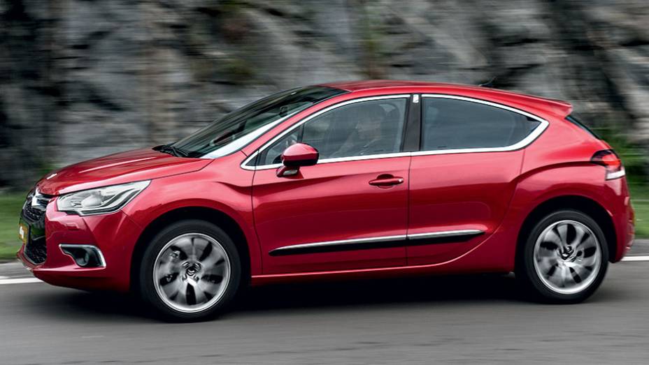 Linha DS tem status de marca com vida própria | <a href="https://preprod.quatrorodas.abril.com.br/carros/testes/citroen-ds4-740640.shtml" rel="migration">Leia mais</a>