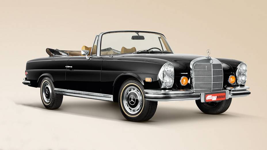 A dianteira seguia os faróis duplos típicos da família W111 | <a href="https://preprod.quatrorodas.abril.com.br/carros/classicos-grandescarros/mercedes-benz-w111-740911.shtml" rel="migration">Leia mais</a>