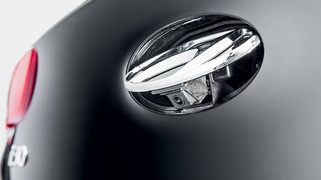 Ao engatar a ré, o logo Hyundai se move, revelando uma microcâmera | <a href="https://preprod.quatrorodas.abril.com.br/carros/comparativos/peugeot-308-x-hyundai-i30-x-chevrolet-cruze-740626.shtml" rel="migration">Leia mais</a> Ao engatar a ré, o logo Hyundai se move, revelando uma microcâmera | <a href="https://preprod.quatrorodas.abril.com.br/carros/comparativos/peugeot-308-x-hyundai-i30-x-chevrolet-cruze-740626.shtml" rel="migration">Leia mais</a>