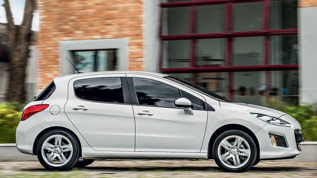 Longo balanço dianteiro faz a frente raspar com facilidade | <a href="https://preprod.quatrorodas.abril.com.br/carros/comparativos/peugeot-308-x-hyundai-i30-x-chevrolet-cruze-740626.shtml" rel="migration">Leia mais</a> Longo balanço dianteiro faz a frente raspar com facilidade | <a href="https://preprod.quatrorodas.abril.com.br/carros/comparativos/peugeot-308-x-hyundai-i30-x-chevrolet-cruze-740626.shtml" rel="migration">Leia mais</a>