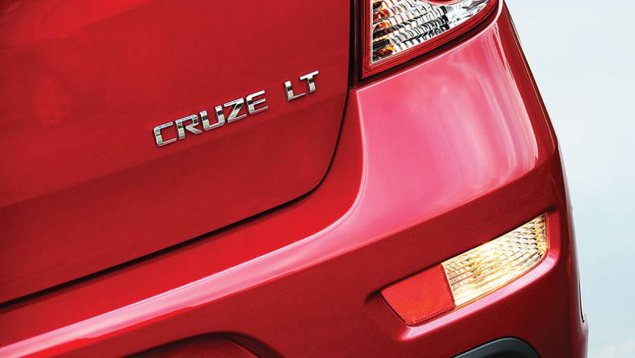 Sensor de estacionamento &eacute; de s&eacute;rie apenas na vers&atilde;o top de linha | <a href="https://preprod.quatrorodas.abril.com.br/carros/comparativos/peugeot-308-x-hyundai-i30-x-chevrolet-cruze-740626.shtml" rel="migration">Leia mais</a>