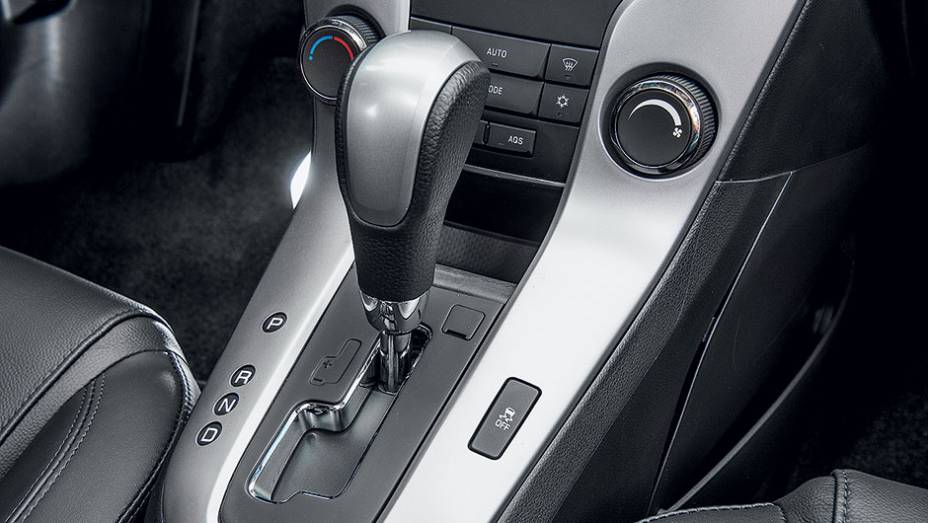 Controle de estabilidade: s&oacute; no Cruze &eacute; equipamento de s&eacute;rie | <a href="https://preprod.quatrorodas.abril.com.br/carros/comparativos/peugeot-308-x-hyundai-i30-x-chevrolet-cruze-740626.shtml" rel="migration">Leia mais</a>