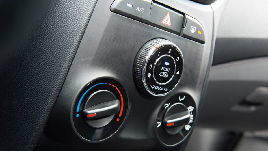 Ar-condicionado: outro item de s&eacute;rie | <a href="https://preprod.quatrorodas.abril.com.br/carros/testes/hyundai-hb20s-740012.shtml" rel="migration">Leia mais</a>