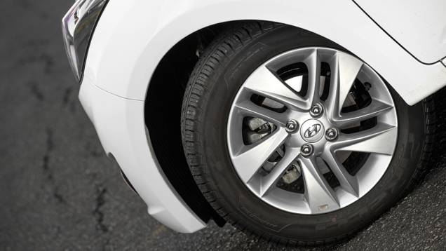 Rodas aro 15: opcional só no HB 1.6 | <a href="https://preprod.quatrorodas.abril.com.br/carros/testes/hyundai-hb20s-740012.shtml" rel="migration">Leia mais</a> Rodas aro 15: opcional só no HB 1.6 | <a href="https://preprod.quatrorodas.abril.com.br/carros/testes/hyundai-hb20s-740012.shtml" rel="migration">Leia mais</a>