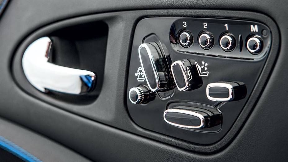 Banco tem ajuste de apoio lateral | <a href="https://preprod.quatrorodas.abril.com.br/carros/testes/jaguar-xkr-s-740665.shtml" rel="migration">Leia mais</a>