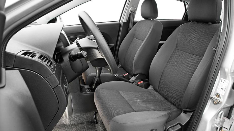 Bancos t&ecirc;m espuma dura... | <a href="https://preprod.quatrorodas.abril.com.br/carros/comparativos/jac-j3-1-5-s-x-chery-celer-1-5-744920.shtml" rel="migration">Leia mais</a>
