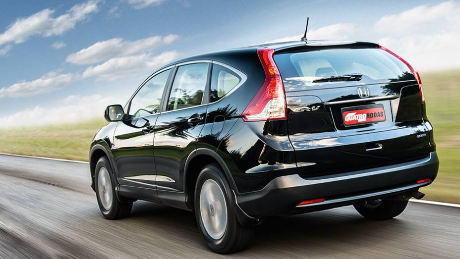 Honda trocou de plataforma, mas manteve linhas do antecessor | <a href="https://preprod.quatrorodas.abril.com.br/carros/comparativos/honda-cr-v-x-hyundai-ix35-744731.shtml" rel="migration">Leia mais</a>