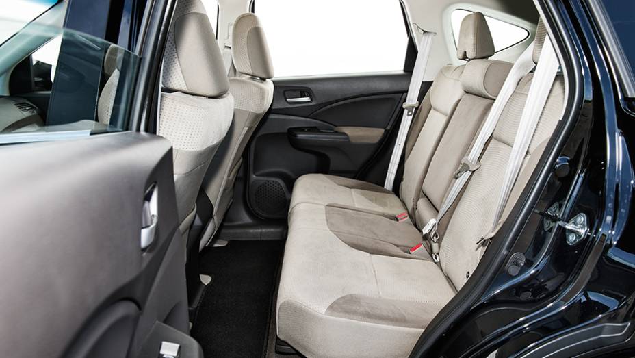 Assento traseiro modular &eacute; escamote&aacute;vel | <a href="https://preprod.quatrorodas.abril.com.br/carros/comparativos/honda-cr-v-x-hyundai-ix35-744731.shtml" rel="migration">Leia mais</a>