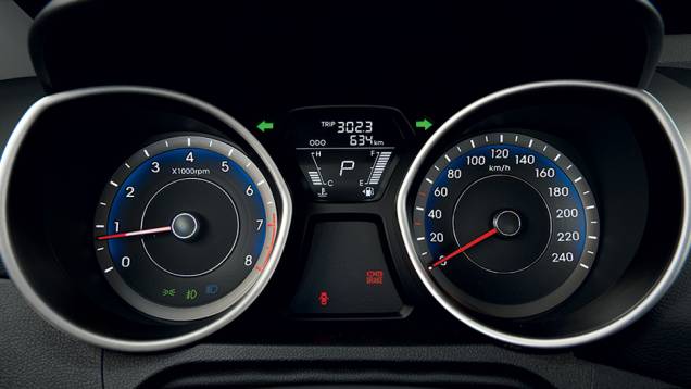 Computador de bordo não registra o consumo | <a href="https://preprod.quatrorodas.abril.com.br/carros/lancamentos/hyundai-elantra-2-0-flex-742637.shtml" rel="migration">Leia mais</a> Computador de bordo não registra o consumo | <a href="https://preprod.quatrorodas.abril.com.br/carros/lancamentos/hyundai-elantra-2-0-flex-742637.shtml" rel="migration">Leia mais</a>
