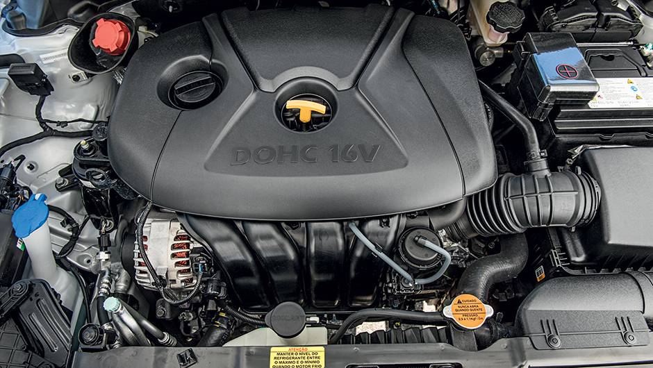 Motor 2.0 fez do Elantra o mais r&aacute;pido do segmento | <a href="https://preprod.quatrorodas.abril.com.br/carros/lancamentos/hyundai-elantra-2-0-flex-742637.shtml" rel="migration">Leia mais</a>