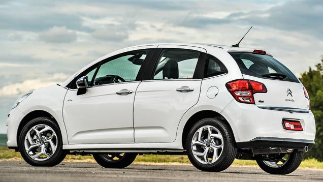 Peças cromadas deixam o visual da carroceria mais sofisticado | <a href="https://preprod.quatrorodas.abril.com.br/carros/comparativos/hatches-compactos-premium-743627.shtml" rel="migration">Leia mais</a> Peças cromadas deixam o visual da carroceria mais sofisticado | <a href="https://preprod.quatrorodas.abril.com.br/carros/comparativos/hatches-compactos-premium-743627.shtml" rel="migration">Leia mais</a>