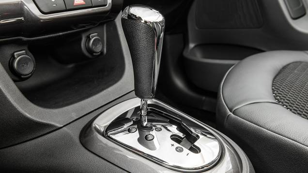 Transmissão sequencial conta com opção "Sport" | <a href="https://preprod.quatrorodas.abril.com.br/carros/comparativos/hatches-compactos-premium-743627.shtml" rel="migration">Leia mais</a> Transmissão sequencial conta com opção "Sport" | <a href="https://preprod.quatrorodas.abril.com.br/carros/comparativos/hatches-compactos-premium-743627.shtml" rel="migration">Leia mais</a>