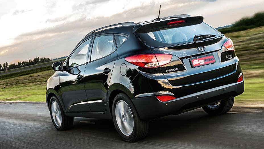 Lançado em 2010, visual do coreano continua em dia | <a href="https://preprod.quatrorodas.abril.com.br/carros/comparativos/honda-cr-v-x-hyundai-ix35-744731.shtml" rel="migration">Leia mais</a>