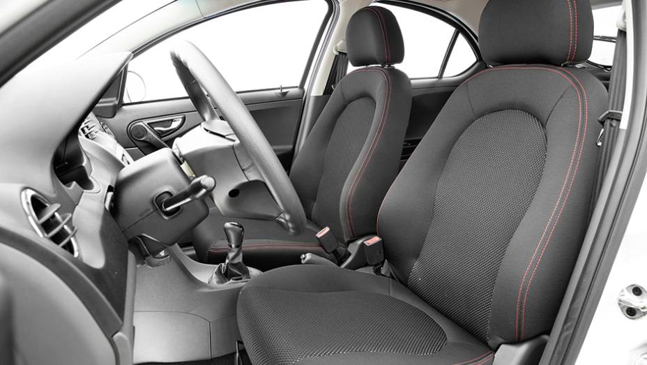 Bancos s&atilde;o macios | <a href="https://preprod.quatrorodas.abril.com.br/carros/comparativos/jac-j3-1-5-s-x-chery-celer-1-5-744920.shtml" rel="migration">Leia mais</a>