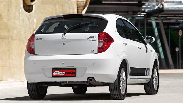 Sensor de estacionamento é item de série no JAC J3 | <a href="https://preprod.quatrorodas.abril.com.br/carros/comparativos/jac-j3-1-5-s-x-chery-celer-1-5-744920.shtml" rel="migration">Leia mais</a> Sensor de estacionamento é item de série no JAC J3 | <a href="https://preprod.quatrorodas.abril.com.br/carros/comparativos/jac-j3-1-5-s-x-chery-celer-1-5-744920.shtml" rel="migration">Leia mais</a>