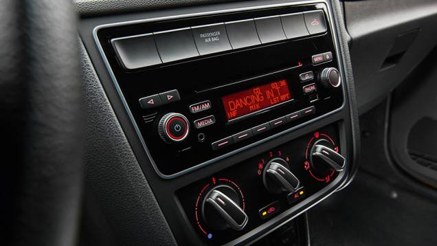 O rádio agora mostra gráfico do sensor de ré | <a href="https://preprod.quatrorodas.abril.com.br/carros/lancamentos/vw-saveiro-cross-2014-743387.shtml" rel="migration">Leia mais</a> O rádio agora mostra gráfico do sensor de ré | <a href="https://preprod.quatrorodas.abril.com.br/carros/lancamentos/vw-saveiro-cross-2014-743387.shtml" rel="migration">Leia mais</a>