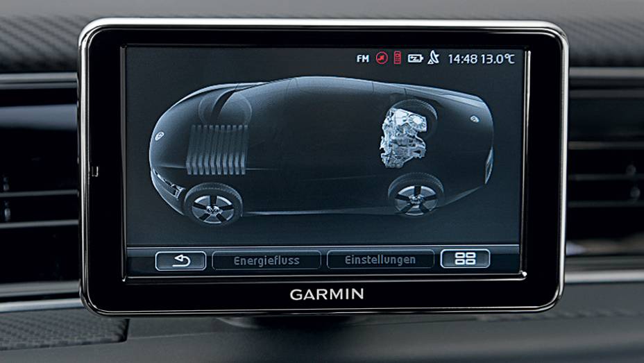 Tela centraliza dados do ve&iacute;culo | <a href="https://preprod.quatrorodas.abril.com.br/carros/impressoes/volkswagen-xl1-744382.shtml" rel="migration">Leia mais</a>