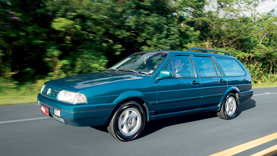 Linhas curvas buriladas em túnel de vento | <a href="https://preprod.quatrorodas.abril.com.br/carros/classicos-brasileiros/volkswagen-quantum-segunda-geracao-746867.shtml" rel="migration">Leia mais</a>