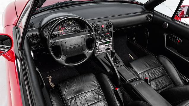 Com dois ocupantes, a divisão de peso era 50% em cada eixo | <a href="https://preprod.quatrorodas.abril.com.br/carros/classicos-grandescarros/mazda-mx-5-miata-747828.shtml" rel="migration">Leia mais</a> Com dois ocupantes, a divisão de peso era 50% em cada eixo | <a href="https://preprod.quatrorodas.abril.com.br/carros/classicos-grandescarros/mazda-mx-5-miata-747828.shtml" rel="migration">Leia mais</a>