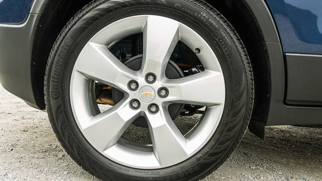 A versão top LTZ vem com rodas de liga de 18 polegadas | <a href="https://preprod.quatrorodas.abril.com.br/carros/impressoes/chevrolet-tracker-747577.shtml" rel="migration">Leia mais</a> A versão top LTZ vem com rodas de liga de 18 polegadas | <a href="https://preprod.quatrorodas.abril.com.br/carros/impressoes/chevrolet-tracker-747577.shtml" rel="migration">Leia mais</a>
