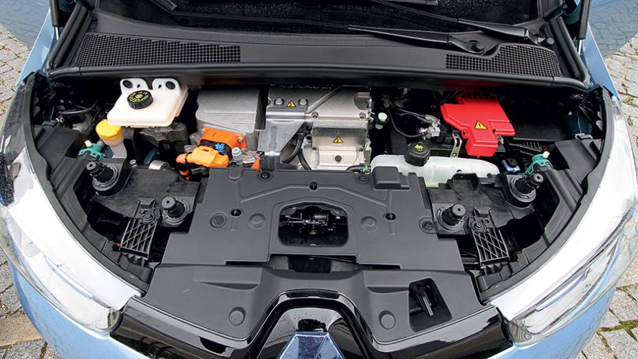 Motor elétrico chega a 88 cv | <a href="https://preprod.quatrorodas.abril.com.br/carros/impressoes/renault-zoe-747928.shtml" rel="migration">Leia mais</a>