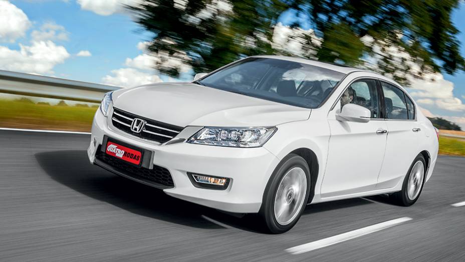 Aerodinâmica foi aperfeiçoada para reduzir o consumo | <a href="https://preprod.quatrorodas.abril.com.br/carros/testes/honda-accord-748896.shtml" rel="migration">Leia mais</a>