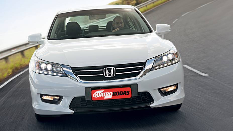 Na nona geração, o sedã Accord conserva seu tradicional visual | <a href="https://preprod.quatrorodas.abril.com.br/carros/testes/honda-accord-748896.shtml" rel="migration">Leia mais</a>