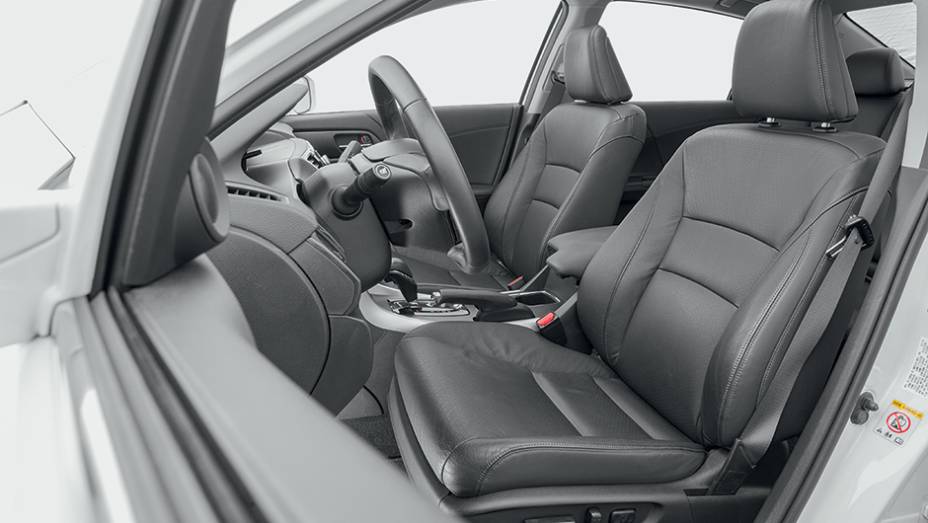 Distância para as pernas: 1,08 metro na dianteira e 0,98 metro na traseira | <a href="https://preprod.quatrorodas.abril.com.br/carros/testes/honda-accord-748896.shtml" rel="migration">Leia mais</a>