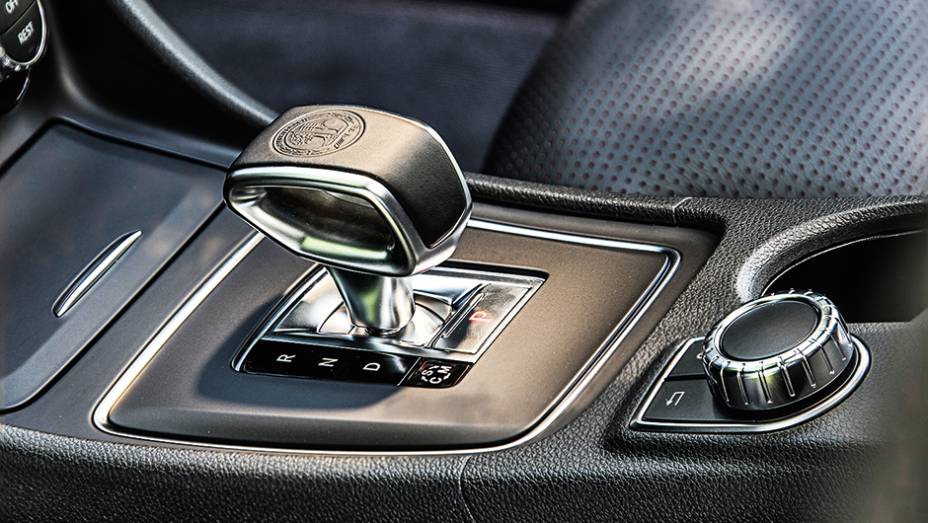 C&acirc;mbio tem 7 marchas e dupla embreagem | <a href="https://preprod.quatrorodas.abril.com.br/carros/impressoes/mercedes-benz-45-amg-751203.shtml" rel="migration">Leia mais</a>