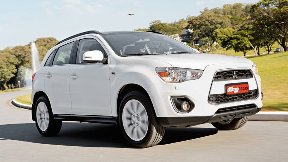 No Brasil desde 2010, passou por leve reestilização no começo do ano | <a href="https://preprod.quatrorodas.abril.com.br/carros/lancamentos/mitsubishi-asx-awd-748892.shtml" rel="migration">Leia mais</a>