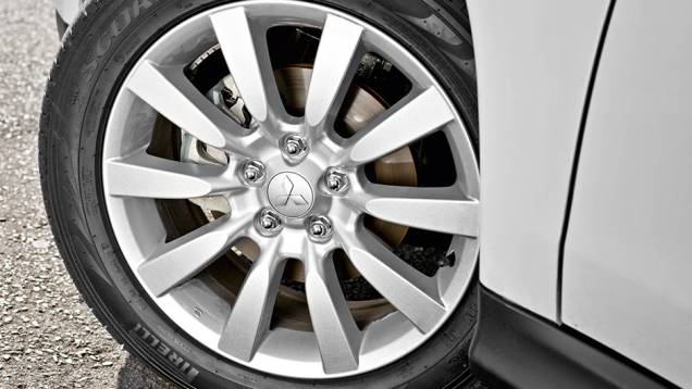 Por fora, as rodas de 18 polegadas são a novidade | <a href="https://preprod.quatrorodas.abril.com.br/carros/lancamentos/mitsubishi-asx-awd-748892.shtml" rel="migration">Leia mais</a> Por fora, as rodas de 18 polegadas são a novidade | <a href="https://preprod.quatrorodas.abril.com.br/carros/lancamentos/mitsubishi-asx-awd-748892.shtml" rel="migration">Leia mais</a>
