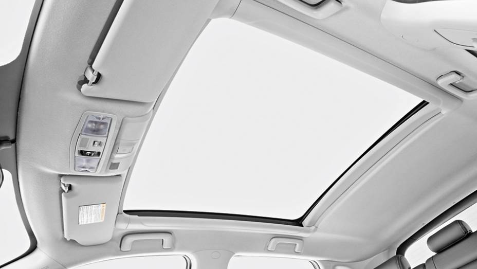 Teto de vidro e xen&ocirc;nio custam 6 000 reais | <a href="https://preprod.quatrorodas.abril.com.br/carros/lancamentos/mitsubishi-asx-awd-748892.shtml" rel="migration">Leia mais</a>