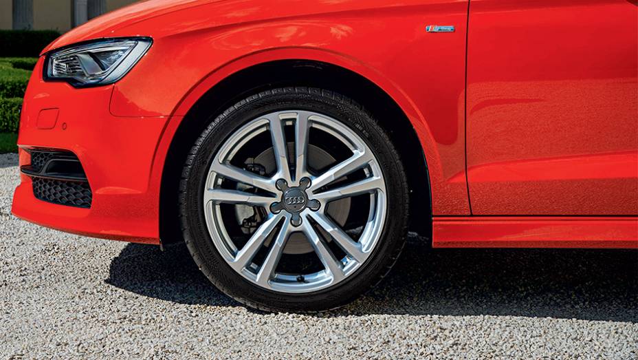 Rodas de 16 polegadas | <a href="https://preprod.quatrorodas.abril.com.br/carros/impressoes/audi-a3-limousine-750333.shtml" rel="migration">Leia mais</a> Rodas de 16 polegadas | <a href="https://preprod.quatrorodas.abril.com.br/carros/impressoes/audi-a3-limousine-750333.shtml" rel="migration">Leia mais</a>